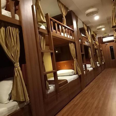 Classic Dormitory Mumbai Exterior photo