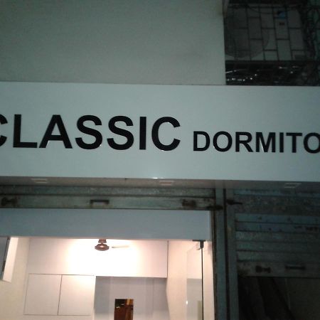 Classic Dormitory Mumbai Exterior photo