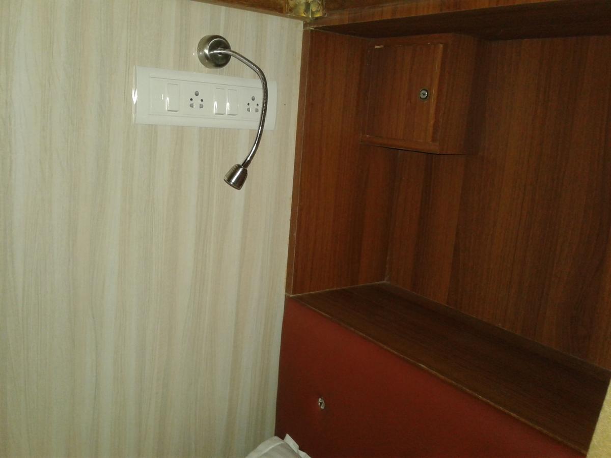 Classic Dormitory Mumbai Exterior photo