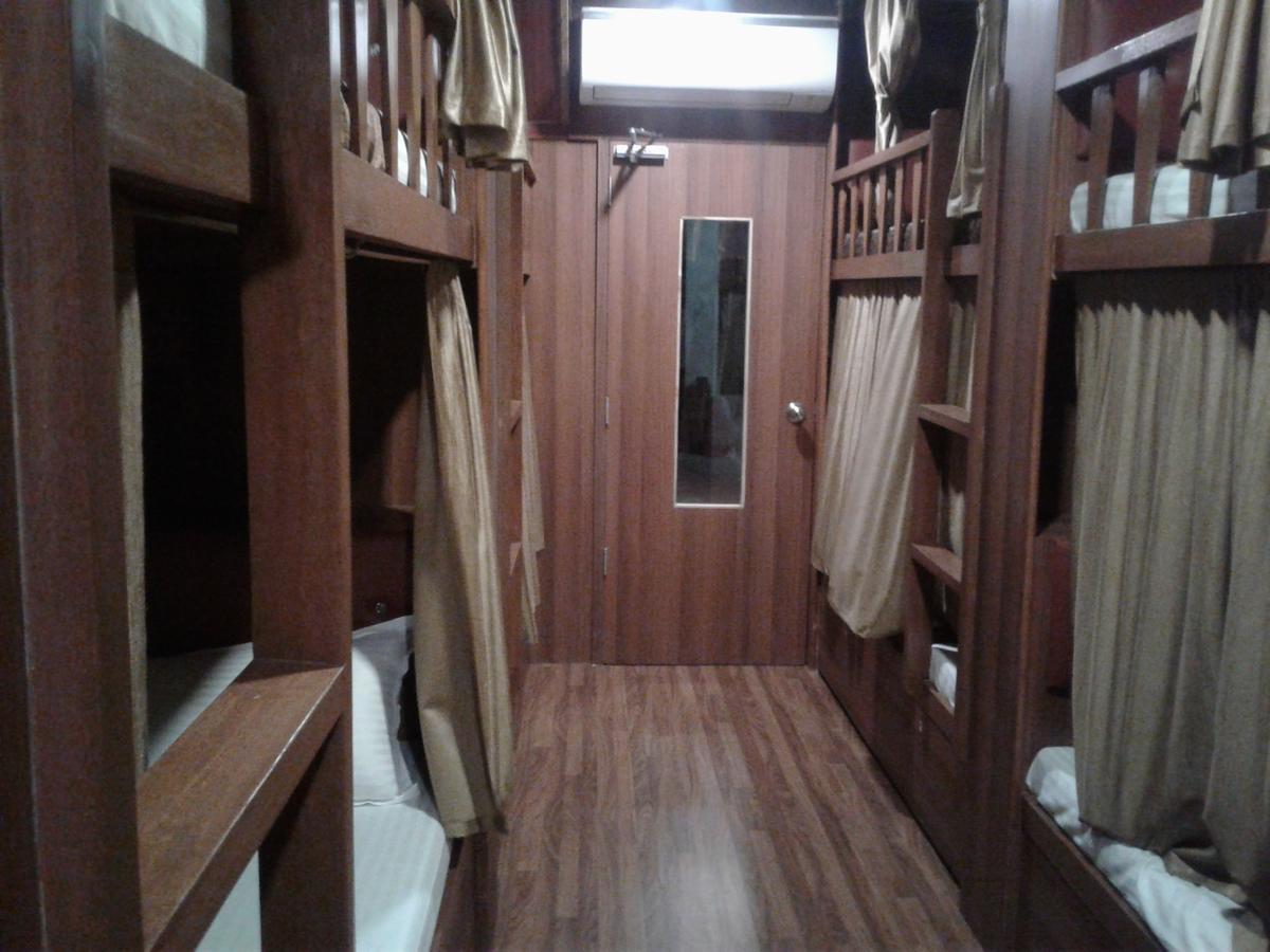 Classic Dormitory Mumbai Exterior photo